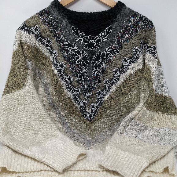 Vintage Wool Sweater with Gold details - Picture 2 of 4